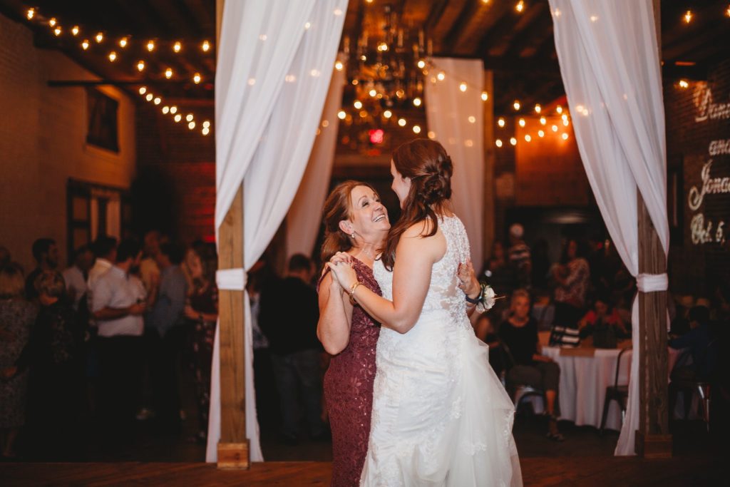 mom and daughter dance in indiana wedding photography