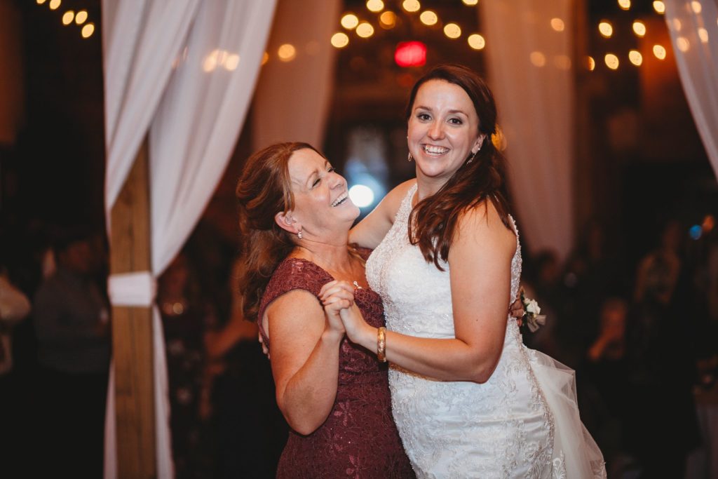 mom and daughter dance in indiana wedding photography