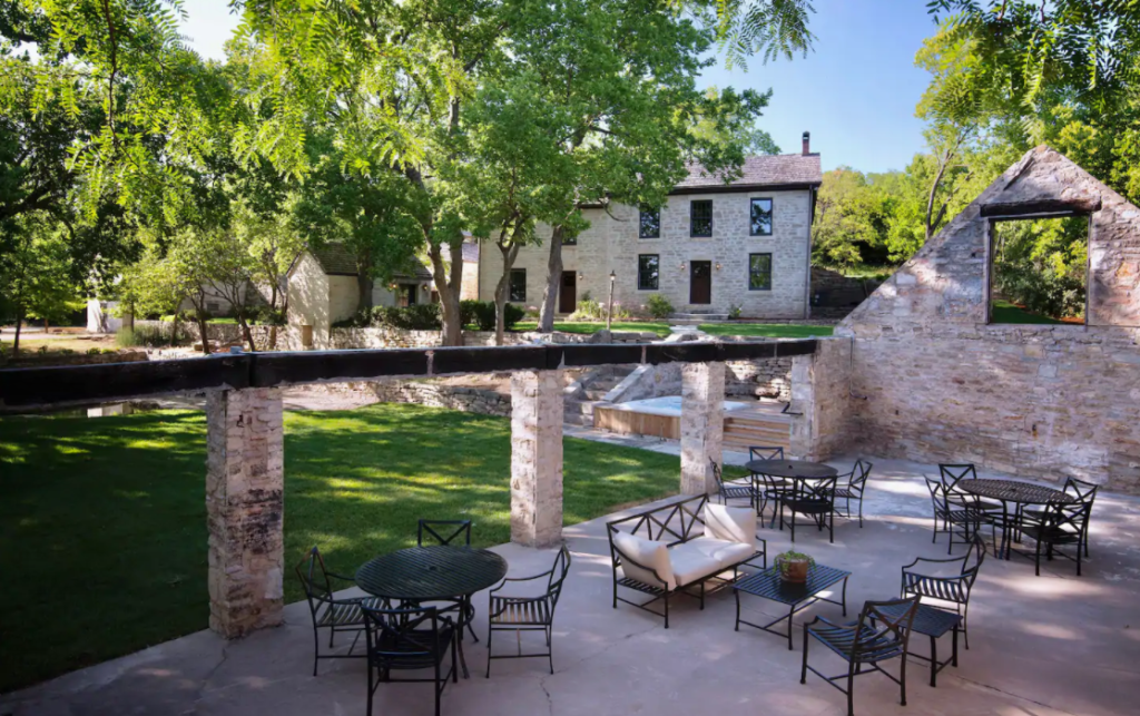 Midwest Airbnb Wedding Venues// How to Host an Airbnb Wedding - The StoneHouse's open-air patio and courtyard