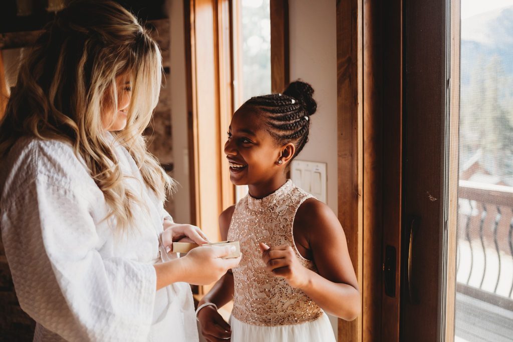 how to include your kids in your elopement// mom giving step-daughter a necklace in breckenridge elopement in colorado